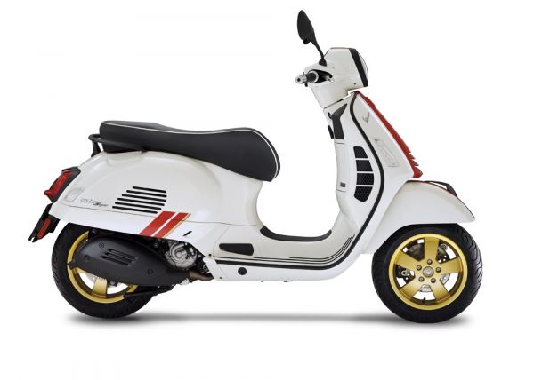 Vespa GTS300 Racing Sixties