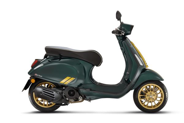 Vespa GTS300 Racing Sixties